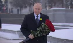 Putin kardeşinin mezarına çiçek bıraktı: Leningrad Kuşatması'nda ölmüştü