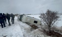 Minibüs şarampole devrildi: Çok sayıda kişi yaralandı
