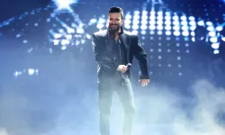 Tarkan'a yoğun ilgi! Uzun kuyruk oluştu