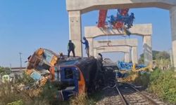 Tayland'da katliam gibi kaza! Trenin üzerine inşaat vinci düştü: Çok sayıda ölü ve yaralı!