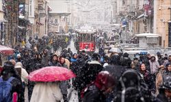İstanbul beyaz örtüye büründü: Kartpostallık manzaralar Silivri’den Taksim’e şehri büyüledi