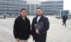 Hamburgerdeki kemik dişini kırdı: 1 milyonluk tazminat davası açtı