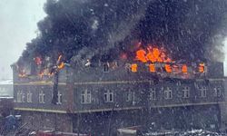 Tuzla'da 2 dönümlük fabrikada yangın çıktı