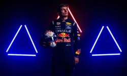 Max Verstappen 2026’da kullanacağı kaskı tanıttı