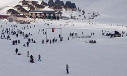 Kahramanmaraş Yedikuyular'da sömestr yoğunluğu! Kayak keyfi yaptılar
