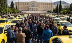 Atina'da taksicilerden 'elektrikli araç' tepkisi! Perşembeye kadar devam edecek