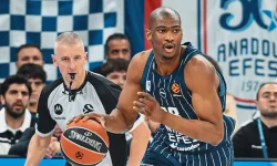 Anadolu Efes Kai Jones ile sözleşme uzattı