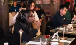 Sevgililer Günü'nü yalnız geçirecekler dikkat: Dünya'nın ilk yapay zeka flört restoranı açıldı