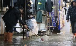 İzmir'de sağanak hayatı olumsuz etkiledi