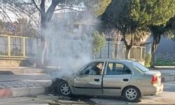 Manisa'da "dur" ihtarına uymayan otomobil kaza yaptı: 2 yaralı