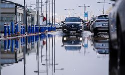 İzmir’de sağanak yine aynı tabloyu ortaya çıkardı: Altyapı tartışması büyüyor
