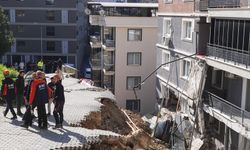 İzmir'de heyelan paniği: Bina ve araçlar zarar gördü, 151 kişi tahliye edildi