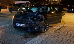 Bursa'da servis minibüsü ile otomobil çarpıştı: 9 yaralı