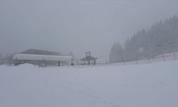 Ilgaz Dağı'nda kar yağışı ve sis etkili oluyor