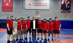 Mesut Özil, A Milli Güreş Takımı kampını ziyaret etti