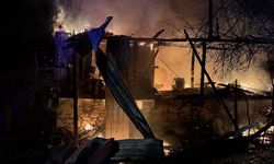 Karabük'te ahşap ev alevlere teslim oldu