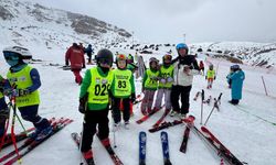 Erzincan Ergan Dağı’nda Minikler Kayak Festivali Başladı