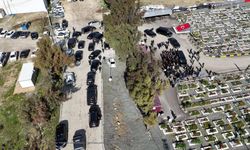 Özgür Özel, 30 araçlık konvoyla deprem mezarlığını ziyaret etti