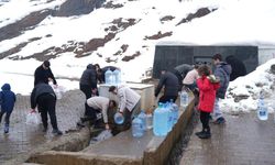 Muş'ta şebeke suyunda bakteri tespit edilince vatandaşlar çeşmelere akın etti