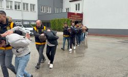 Adana'da film gibi dolandırıcılık: Doktorların kimlik bilgilerini çalıp 'dublör' ile kredi çektiler!