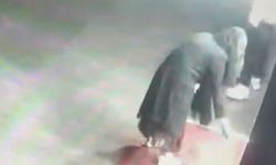 Kayseri’de apartmanda "büyü" alarmı: Gece yarısı kapılara idrar ve tozu döktüler