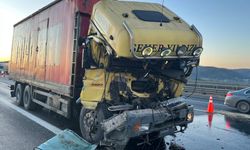 Kuzey Marmara Otoyolu'nda feci kaza: Kamyon sürücüsü araçta sıkıştı