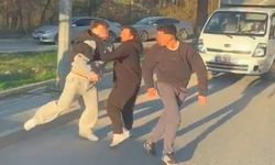 Arnavutköy'de trafikte yumruklu kavga kamerada, cadde boks ringine döndü