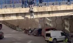 Köprüde can pazarı: Tutunamayınca yere düştü
