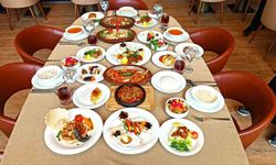 Uzmanlar uyardı: Ramazan'da hızlı ve fazla yemek tehlikeli