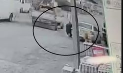 Seyir halindeki pikabın açılan kapağı kadının kafasına çarptı... O anlar kamerada