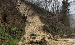 Ordu’da Ünye-Kumru bağlantı yolunda heyelan