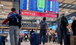 ABD'de havalimanından ilginç yasak: Crocs terlikten sonra şimdi de pijamaya savaş açtılar!