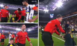 Minik taraftar sahayı terk etmek istemedi! Ağlamaya başladı