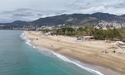 Yurt genelinde soğuk hava, Alanya'da yaz: Şubat ayında deniz keyfi