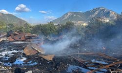 Alanya’da depo yakınındaki yangın korkuttu