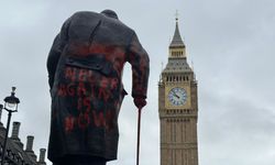 Churchill heykeline "siyonist" mesajı