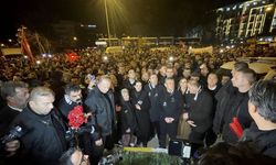 6 Şubat depreminde hayatını kaybedenler "sessiz yürüyüş"le anıldı