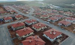 Gaziantep'te depremzedeler yuvalarına kavuştu: Devlet bizde ev değil villa yaptı