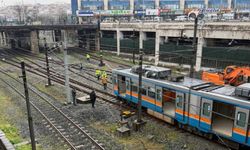 Esenler'de metro raydan çıktı: O anlar kamerada