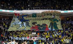 Fenerbahçe Beko taraftarlarından Partizan’a tarihi tribün cevabı!