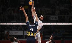 Halkbank, evinde Fenerbahçe Medicana’yı set vermeden geçti