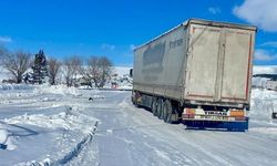 Ardahan'da gümrük kapısı yolunda kar engeli!