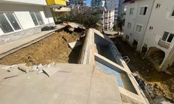 Antalya'da sağanak sonrası havuz çöktü, 7 katlı apartman tahliye edildi