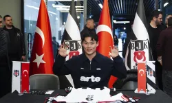 Beşiktaşlı Hyeon-gyu Oh, imza gününde taraftarlarla buluştu