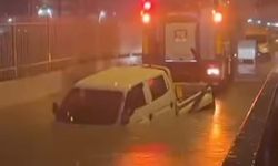 İzmir’de suyla dolan alt geçitte mahsur kalan sürücü hayatını kaybetti