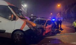 İstanbul'da polis aracıyla otomobil çarpıştı: 3 yaralı