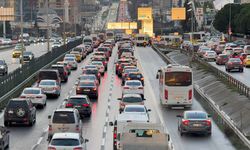 İstanbul'da sabah çilesi: Yollar tıkandı, trafik durma noktasına geldi!