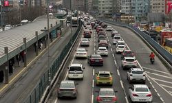 İstanbul'da sabah kâbusu: Trafik yoğunluğu yüzde 72'ye fırladı