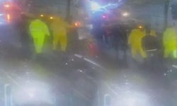 İzmir'de akılalmaz olay! Kargocu belediye çalışanının kulağını ısırarak kopardı