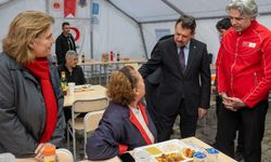 İzmir’de yükümlülerden 2 bin kişilik iftar yemeği